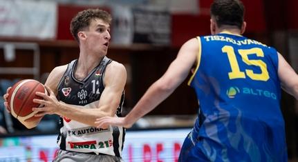 Száz pont fölé jutott a PVSK a Tiszaújváros ellen