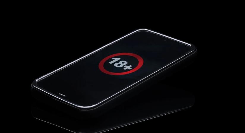 Januártól indul a pornószűrés a mobilszolgáltatóknál