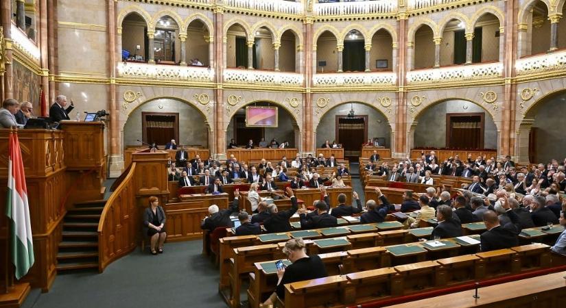 Szőlő utca és segélyhitel Budapestnek: szerdán két rendkívüli ülést is tart a Parlament