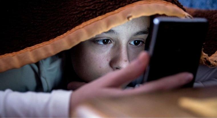 Pánik helyett párbeszéd: így beszélgessünk a világ rémisztő híreiről a gyerekünkkel