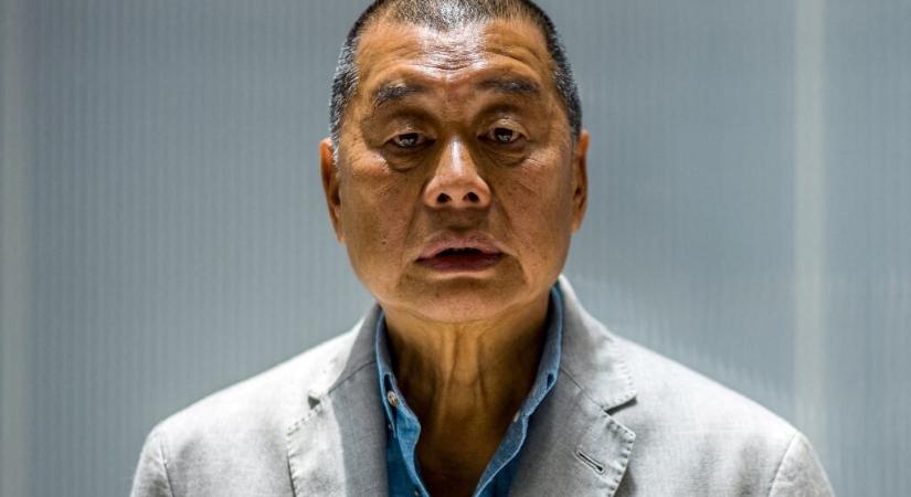 Bűnösnek találták Jimmy Lai hongkongi médiamágnást, életfogytiglani börtönbüntetésre számíthat