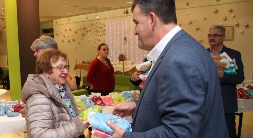 Dombóváron megbecsülik a nyugdíjasokat (galéria)