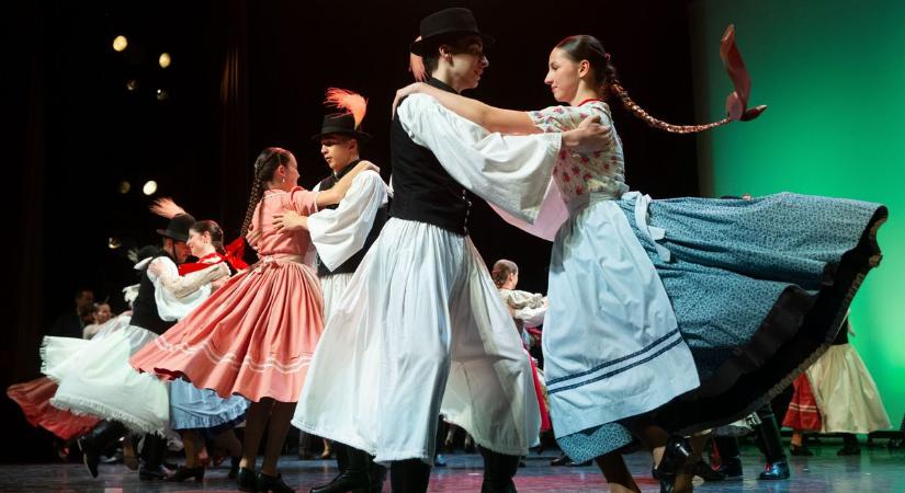 Fél évszázad Kecskemét szívében: 50 éves a Hírös Agóra, a város kulturális ékszerdoboza – fotók