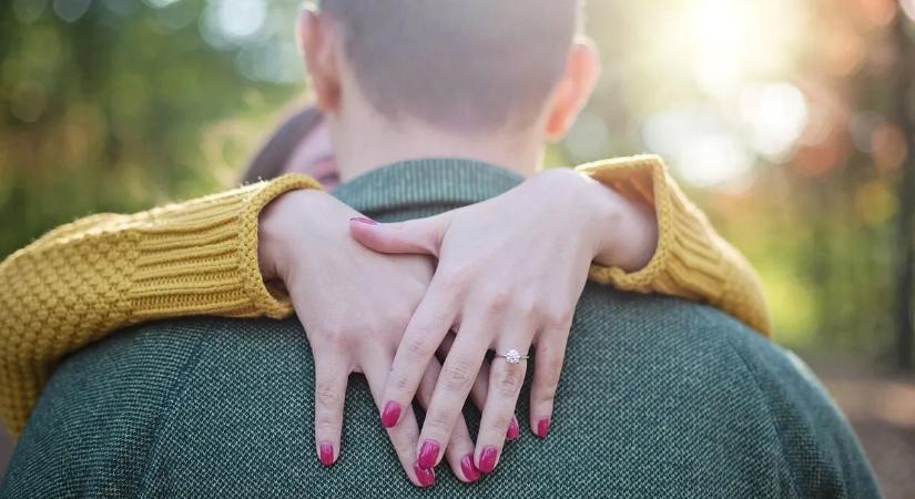 Lánykérés a láthatáron – ezek az árulkodó jelek
