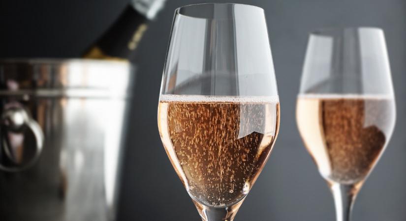 Nem a buborékokkal volt baj: rosé pezsgőket vizsgált a Nébih