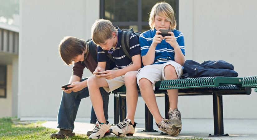 Fontos változás jön a hazai internetszolgáltatóknál: januártól bármelyik magyar szülő igényelheti ezt a segítséget