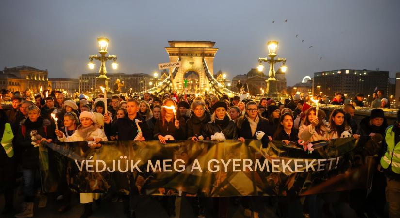Orbán Viktor mondjon le! – demonstráltak hétvégén a gyerekekért