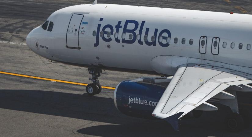 Közel volt a légi-katasztrófa – amerikai katonai gép keresztezte az utasszállító útját