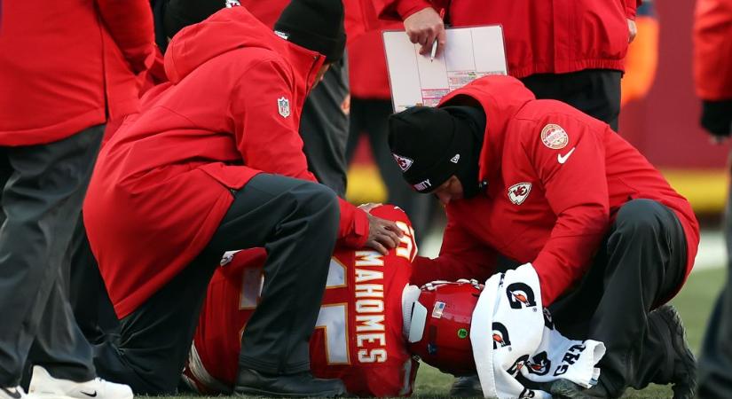 Az NFL legnagyobb sztárja horrorsérüléssel zárta az idényt, lemarad a Chiefs a rájátszásról