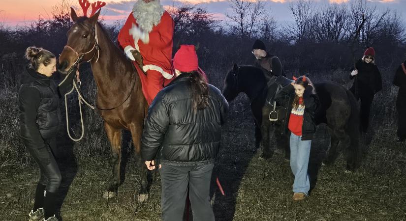 Lóháton jött a Mikulás a hegyvidéki gyerekekhez