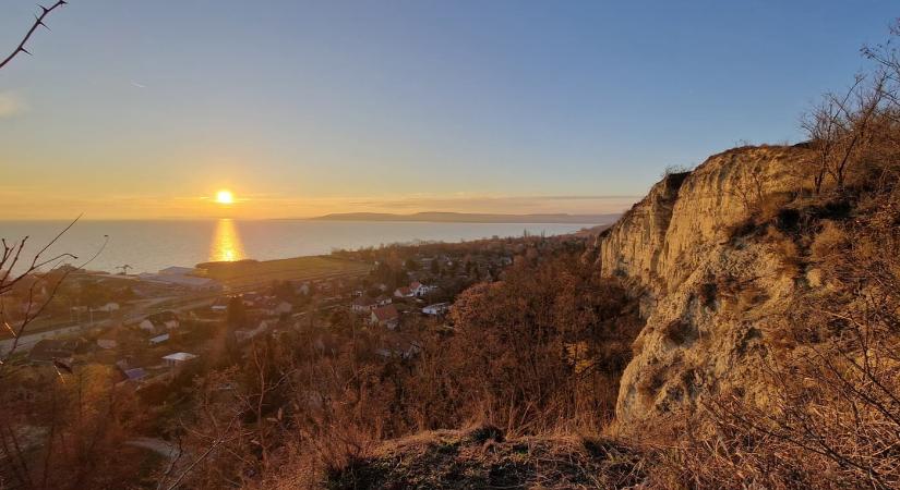 Soós-hegy: Balatonkenese jellegzetes dombháta a Balaton keleti kapujában