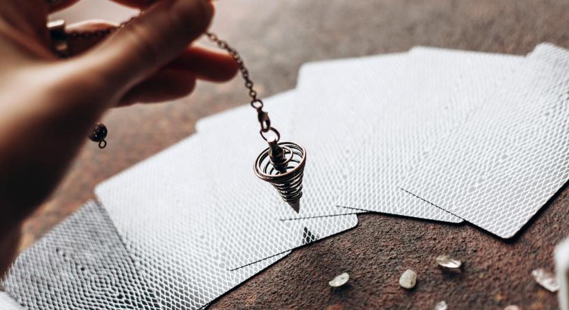 Ez a 3 csillagjegy erős üzenetet kap a Tarot-tól