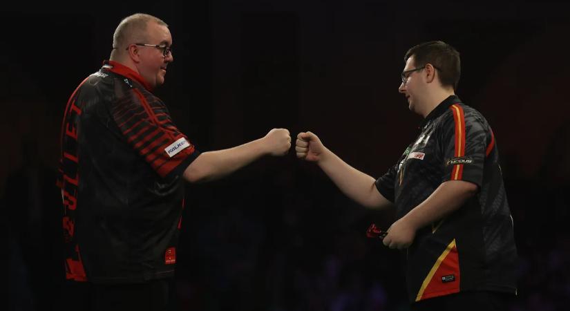 A meccsébe belealvó Stephen Buntingot a közönség húzta ki a pácból