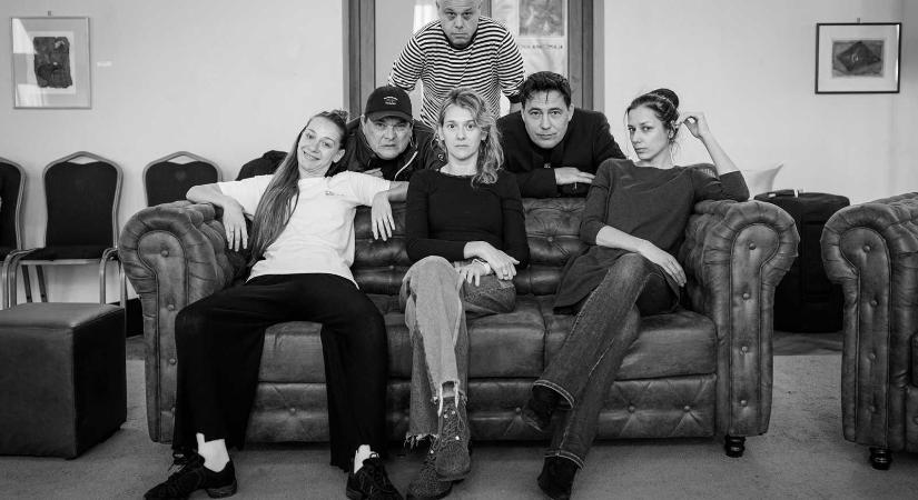 Hatan pizsamában zárják az évet – szilveszteri előadás a Tamási Áron Színházban