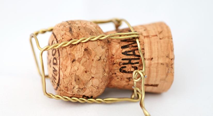 Rozé pezsgőt tesztel a szupermenta szilveszter előtt