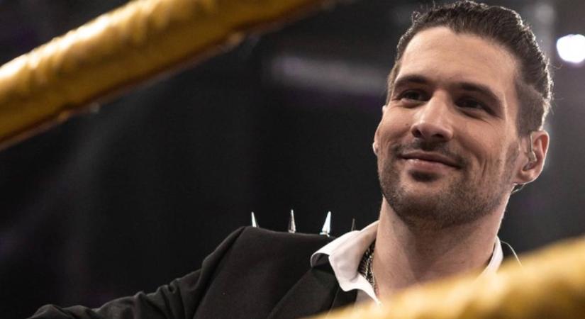 Ember Márk nem volt ott a Szőlő utcai néma tüntetésen, de posztolt róla