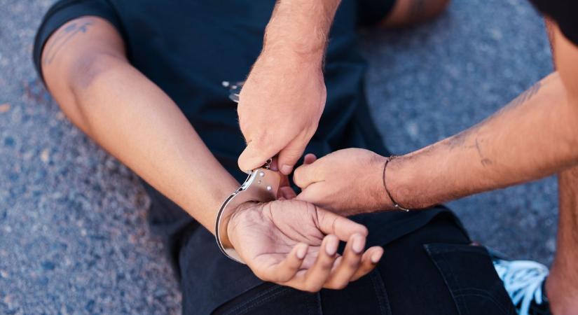 Durva: megtámadta a rendőröket, majd az intézkedés közben halt meg egy férfi