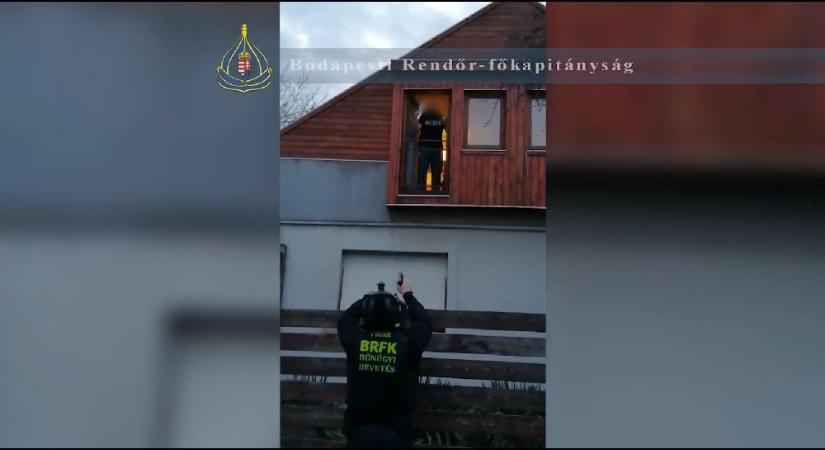 Budaörsi családi házban bujkált az a férfi, aki nem akart bevonulni a börtönbe – Érte mentek a rendőrök, de nem volt olyan egyszerű az elfogás – videó