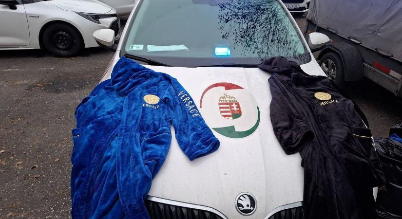 Kamu Versace és Louis Vuitton köntösöket foglalt le a NAV - fotó