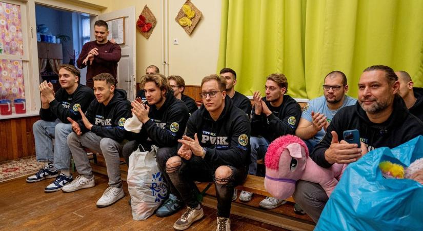 Plüssöket gyűjtöttek a pécsi pólósok