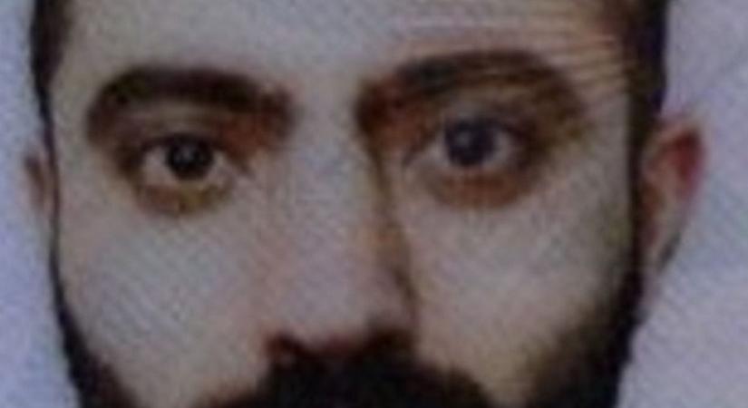 Török sorozatban is szerepelhetne, helyette emberekre vadászik – Pécsen keresik a sármos embercsempészt