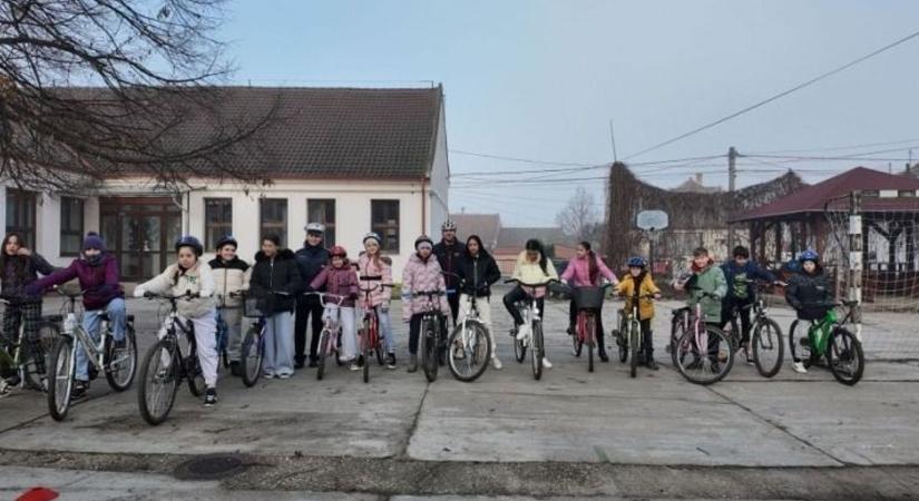Kerékpár, roller, láthatóság – fontos tanácsok a bátai diákoknak