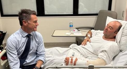 Ünneplik a szír menekültet, aki kicsavarta a Bondi Beach-i támadó kezéből a fegyvert