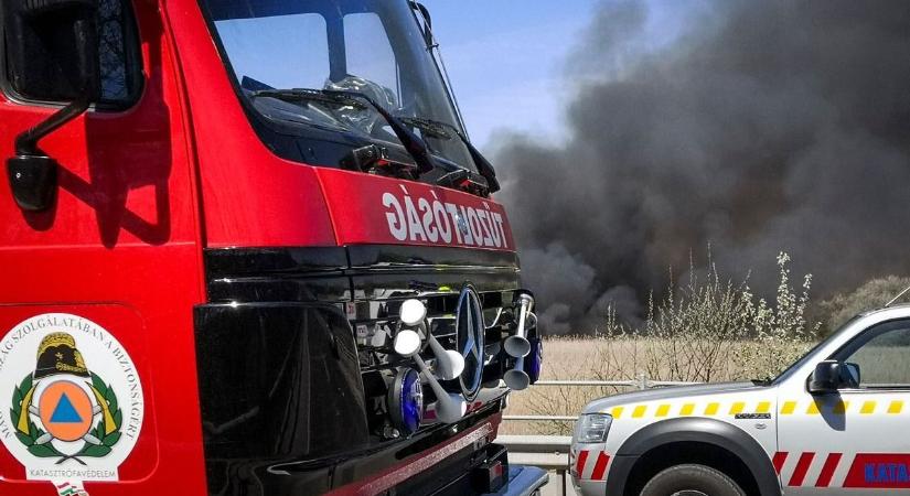 Tűz ütött ki egy külterületi tanyán, gyorsan léptek a tűzoltók