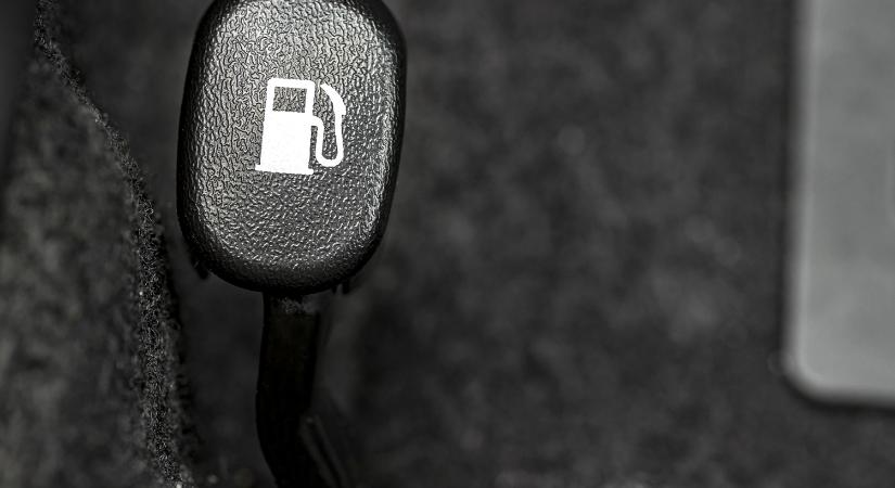 Ez történt az autókkal az egyik hazai Shell-kúton