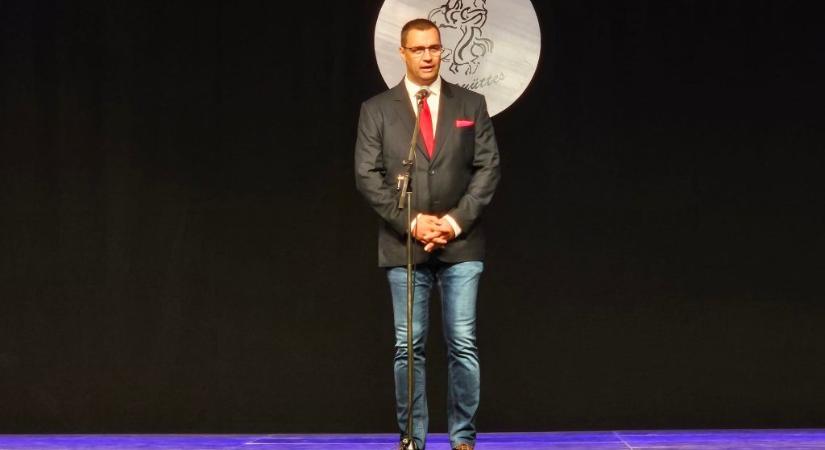 Garázdaság gyanúja miatt nyomoznak a tapolcai polgármester ellen