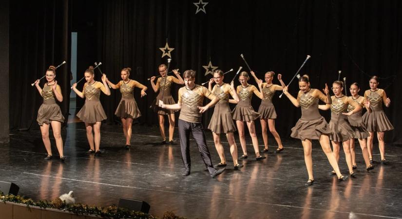 Ünnepi fények, mozdulatok és generációk a SWANS karácsonyi gáláján