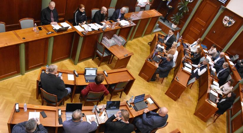 Bezárás fenyegeti a népszerű jászkunsági fürdőt, még ebben bízhatnak a helyiek