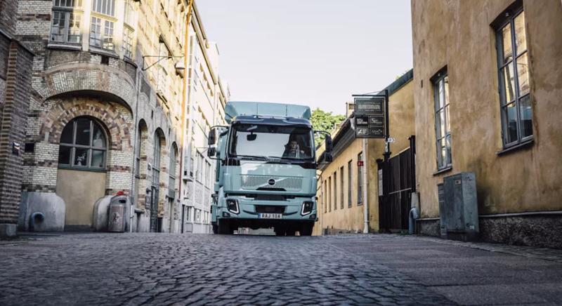 14 tonnás elektromos teherautó-modellel rukkolt elő a Volvo