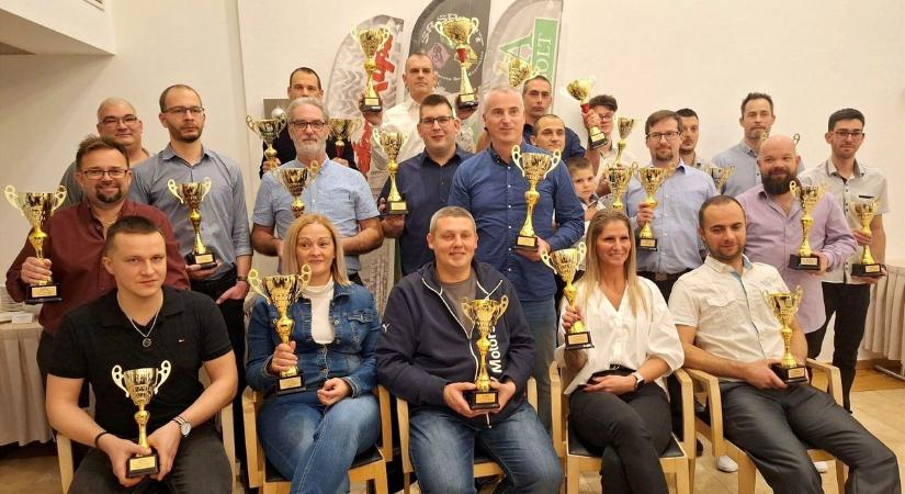 Bajnokavató a Malomkert Sörházban