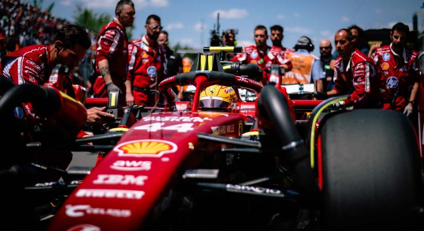 Hamilton: Nem volt pszichológiai hatása a Ferrari korai fejlesztési stopjának