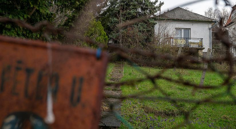 Meglepetés a piacon: a paneleket verik a családi házak