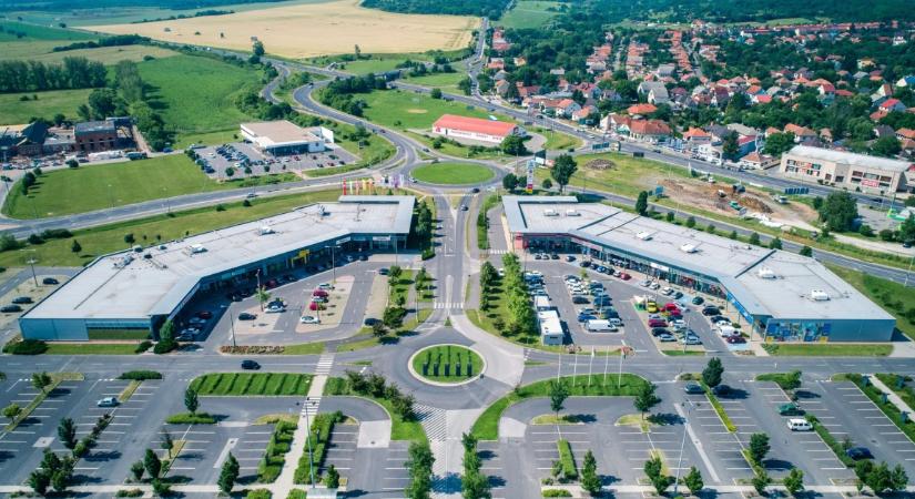 Karácsonyi nagybevásárlás: tizenkét bevásárlóközpontba vásárolta be magát egy magyar milliárdos