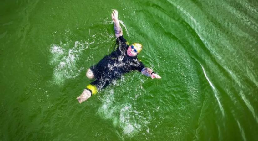 Guinness-rekordot állított fel egy győri paraúszó