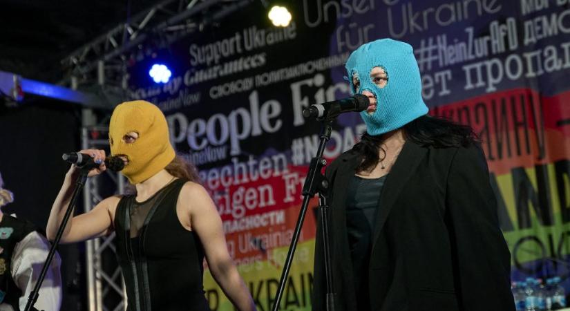 Szélsőséges szervezetnek minősítették és betiltották a Pussy Riot punkzenekart Oroszországban