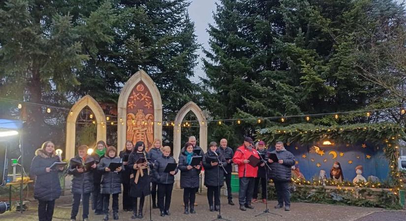Énekszó és meghitt hangulat – így telt az öröm vasárnapja a zalai településen (galéria, videó)