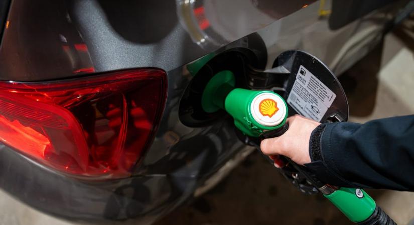 Baj lehet abból, ha vizet tankolt az autó, ez történhetett a Shell kútjánál