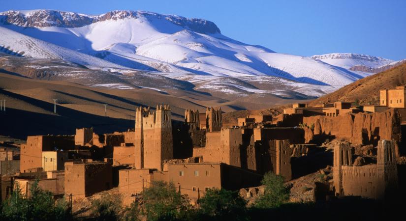 Dermesztő fordulat: míg Európa nagy részét elkerüli a hó, egy sivatagi országban már készíthetik a síléceket