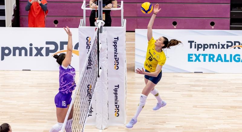 Kikaptak a női röplabdázók