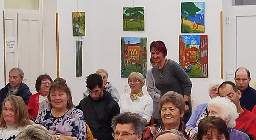 Karácsonyi kulturális ünnepséget rendeztek a látássérültek számára Szolnokon