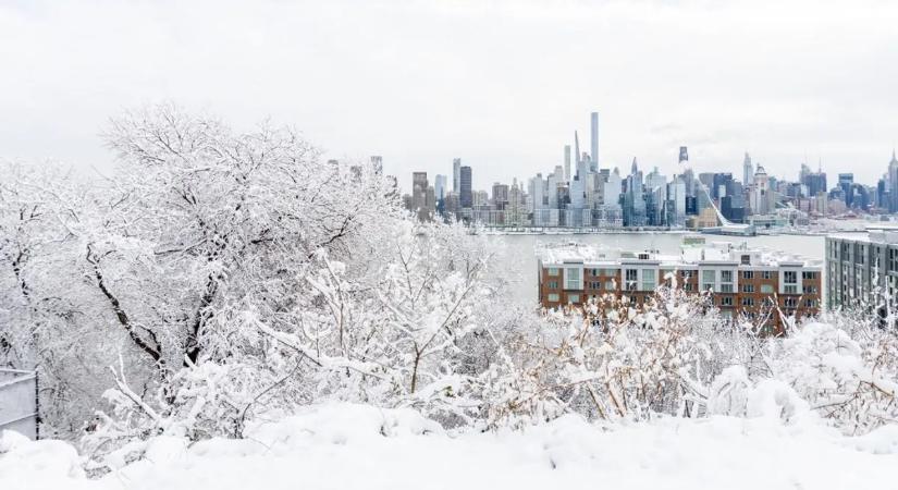 Brutális havazás: rémálommá vált a közlekedés New Yorkban