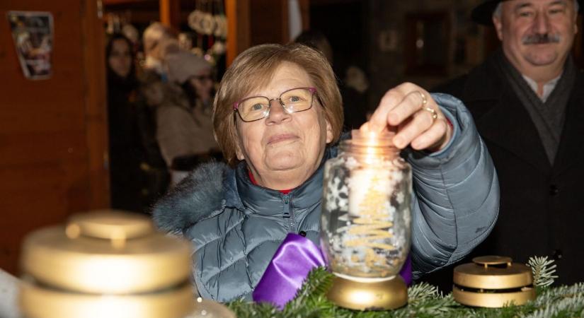 Vasváron is fellobbantak az advent fényei