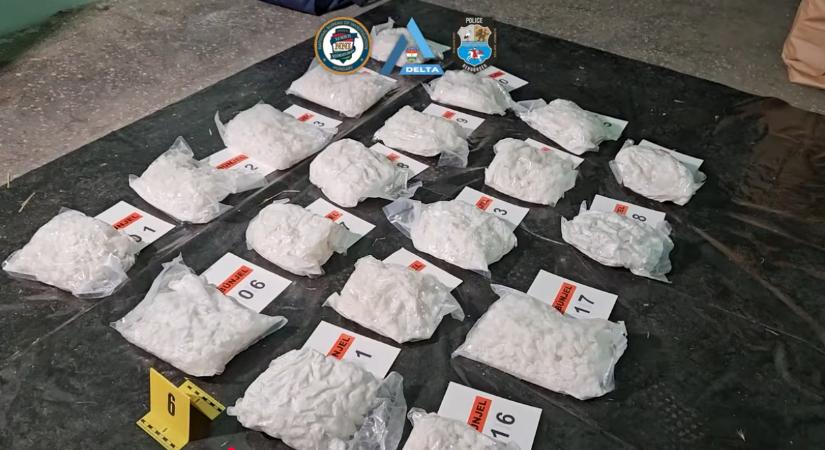 Kevesebb mint 2 év alatt 1000 kilogrammnyi Hollandiából behozott kristályt teríthetett szét egy szolnoki dílercsapat