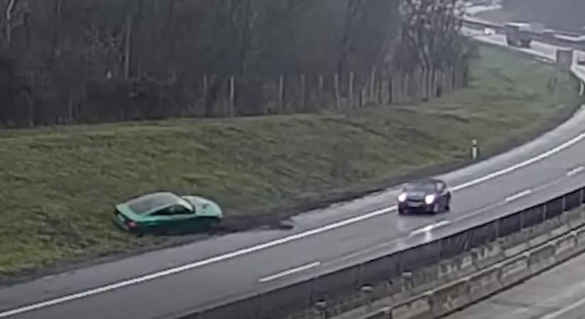 Videó: így szállt el a nedves aszfalt miatt az M3-as autópályán a sportkocsi!