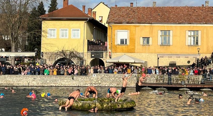 Szilveszteri csobbanás a Malom-tóban ( videó)