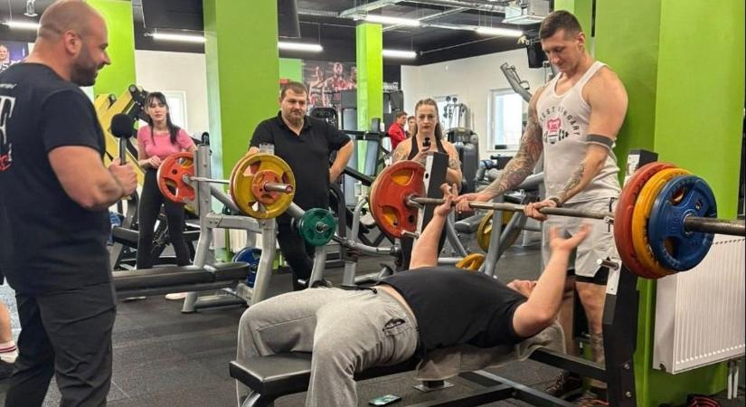 Kezdők és haladók egyaránt vállalták a kihívásokat a csornai edzőterembe, egy nagy bajnok is velük volt - galéria, videó